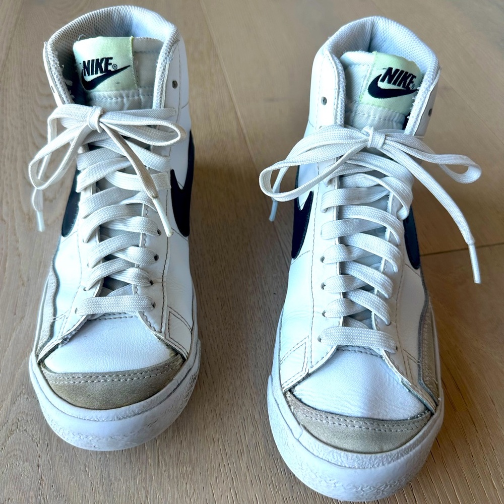 Nike Blazer Mid ‘77 Kids Shoe White/Black DA4086-109 size 4Y